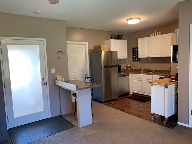 Building Photo - BOTHELL - 1 BEDROOM