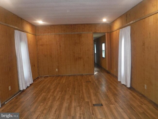 Building Photo - 4 Fern Cir