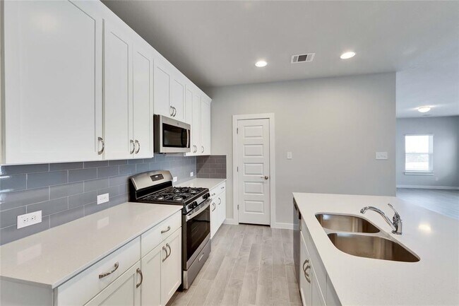 Building Photo - 11404 Comano Dr