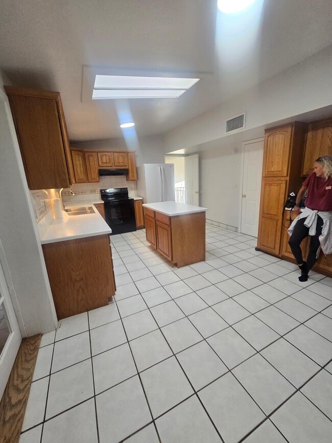 Building Photo - 3865 Redwing Pl