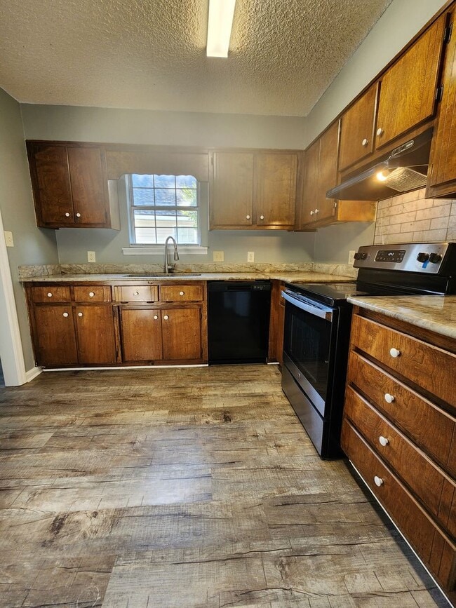 Foto del edificio - Bright & Inviting 3-Bedroom Home with Open...