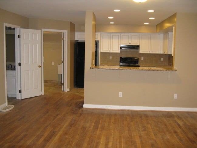 Building Photo - 1551 Glenn Ave