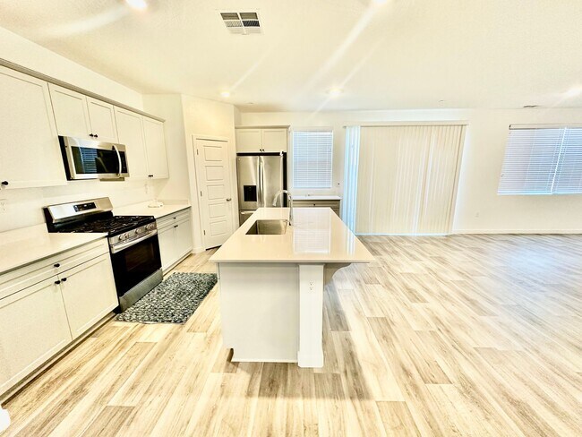 Foto del edificio - Newly-Built NextGen 5 bed 3.5 bath Lennar ...