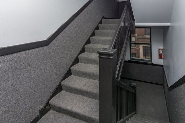 Foto del edificio - 6133 S Indiana Ave