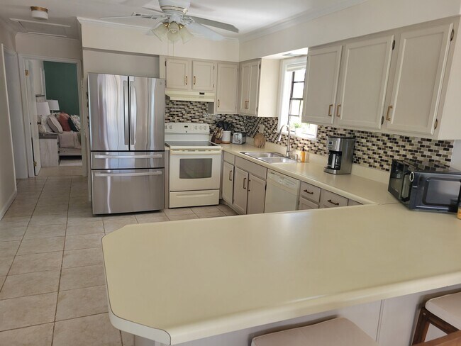 Building Photo - 222 Bristol Ct