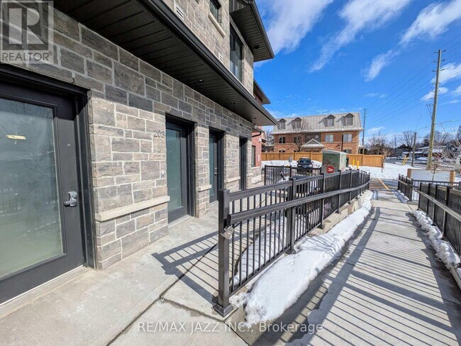 Photo du bâtiment - 750 King St E