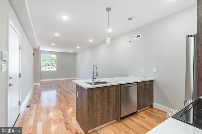 Building Photo - 1331 N 17th St