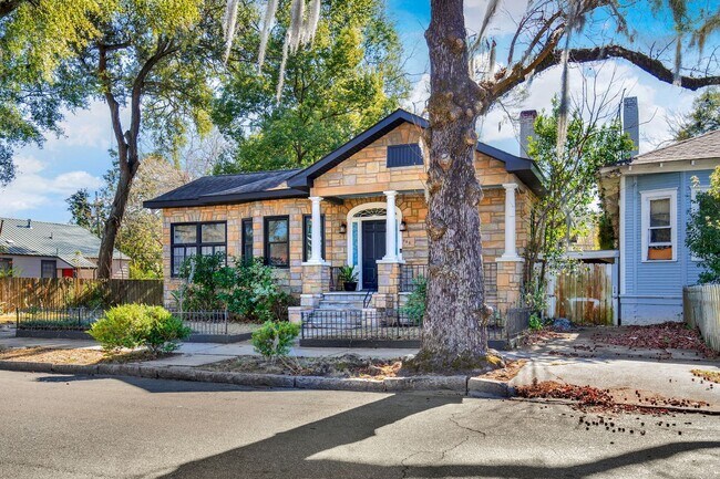 Foto del edificio - Thomas Square Home