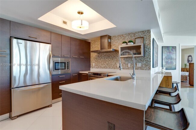 Foto del edificio - 150 Sunny Isles Blvd
