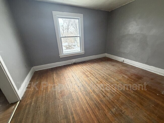 Foto del edificio - 195 Parsells Ave