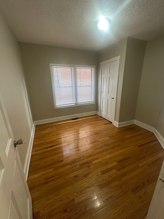 Foto del edificio - 1378 Indianola Ave