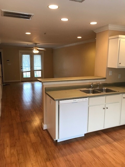 Building Photo - 660 Barnett Shoals Rd