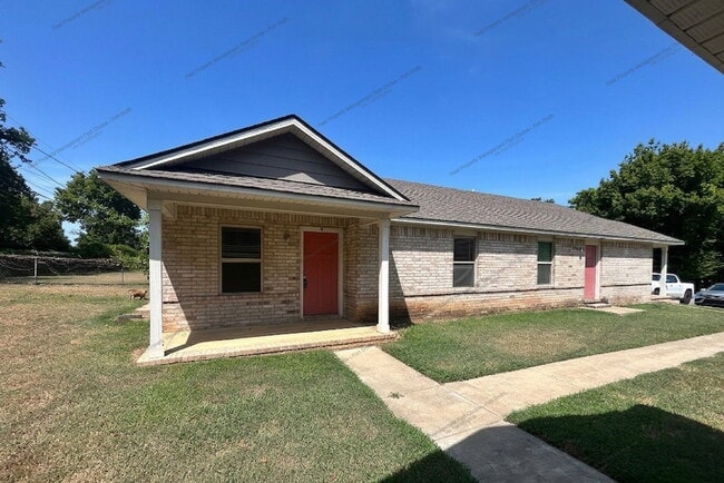 Building Photo - 1608 S P St