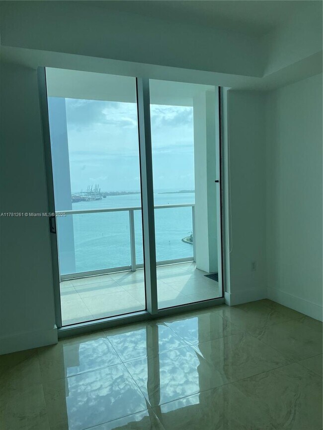 Building Photo - 300 S Biscayne Blvd