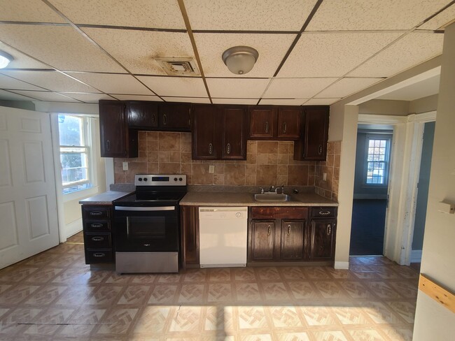 Foto del edificio - 593 Mercer Ave