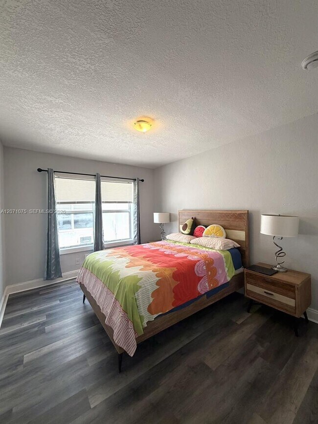 Foto del edificio - 7334 Harding Ave
