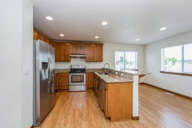 Building Photo - 2 bedroom in Seattle WA 98108