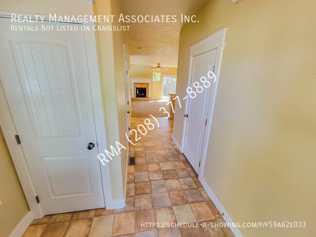 Building Photo - Desirable 3 Bedroom Duplex in E Boise off ...