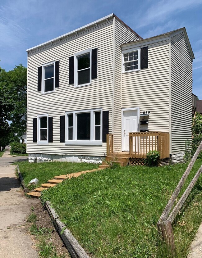 Foto del edificio - 1029 Walker Ave NW