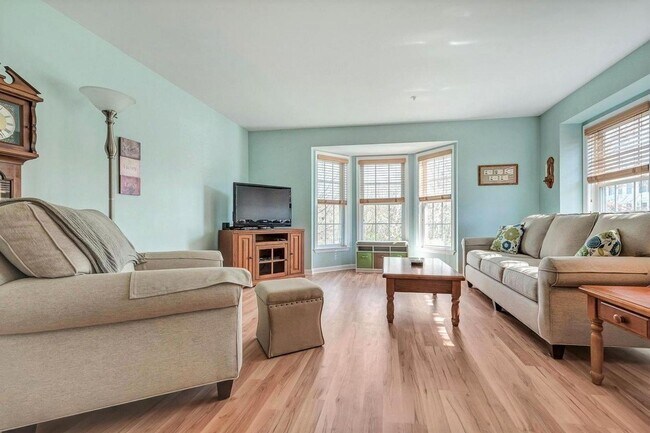 Foto del edificio - Extremely well maintained END UNIT townhouse in Ballenger creek available before the holidays!