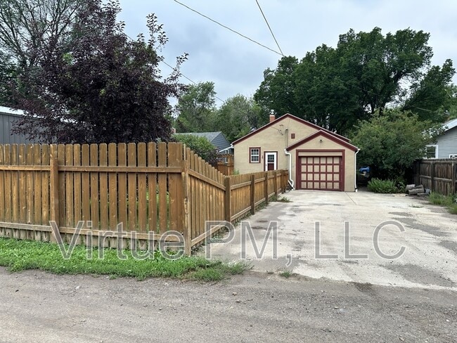 Building Photo - 523 6th Ave