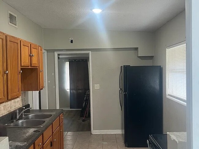 Building Photo - 113 Country Club Cir