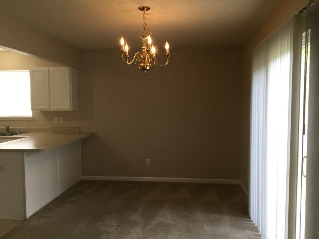 Foto del edificio - 12132 Roundtree Rd