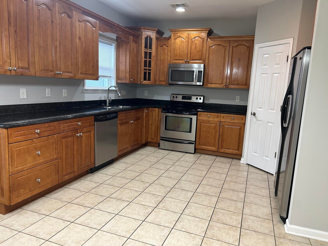 Primary Photo - 2212 River Park Ct