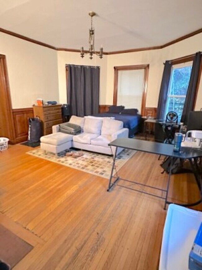 Foto del edificio - BC / Cleveland Circle 10 Bed/3.5 Bath House on Orkney Rd for September 2026