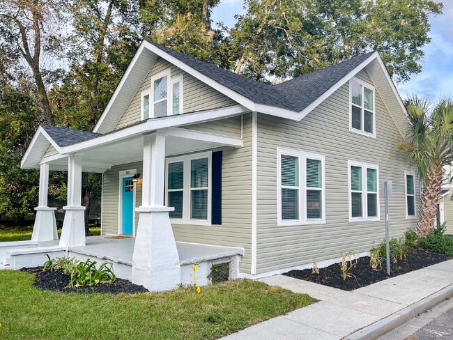 Building Photo - Cozy Craftsman Cottage in Savannah