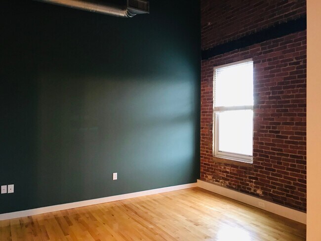 Building Photo - 425 N Prince St