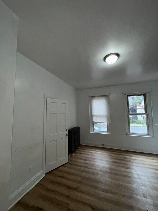 Foto del edificio - 454 W Hanover St