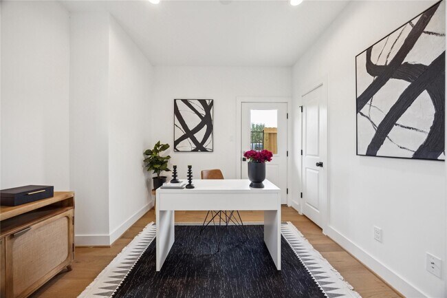 Foto del edificio - 2810 Mills St