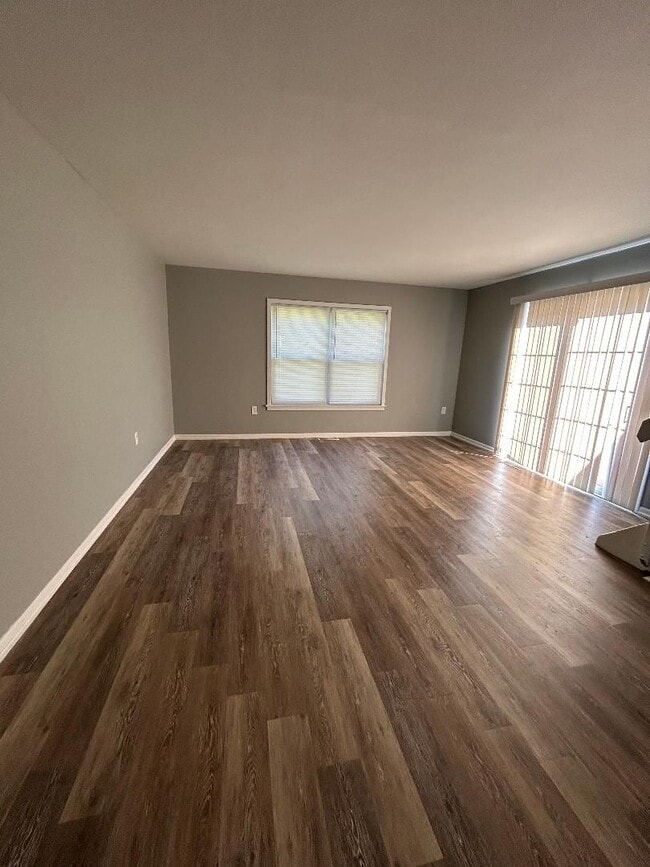 Building Photo - 3304-3306-3306 Kilwinning Pl