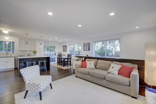 Building Photo - 3Bd/2.75Ba Sammamish Home