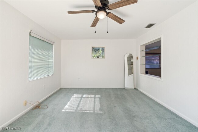 Foto del edificio - 235 Thistle Ct