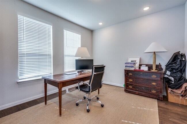 Foto del edificio - 3305 Ironstone Rd