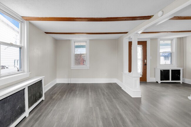 Foto del edificio - 210 Roseto Ave