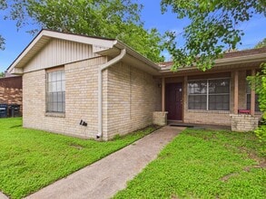 Building Photo - 1510 Hawk Tree Dr