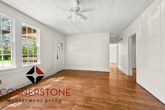 Foto del edificio - 3243 Ivanhoe Street