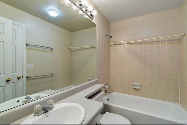 Building Photo - 3 Bed 2 Bath in Hutchinson Heights