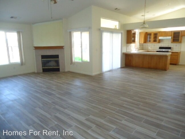 Building Photo - 5 br, 3 bath House - 1344 Birch St.