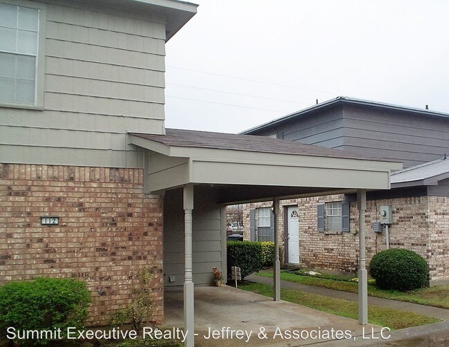 Building Photo - 112 Carriage Square Cir
