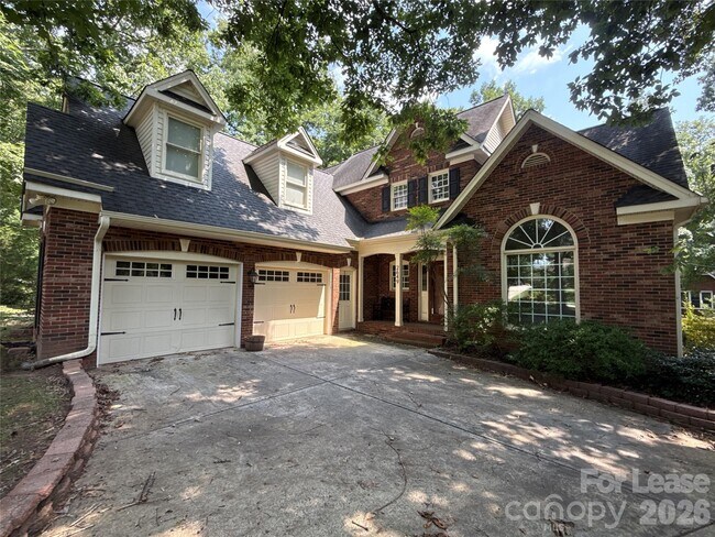 Foto del edificio - 2649 Willowbrook Dr