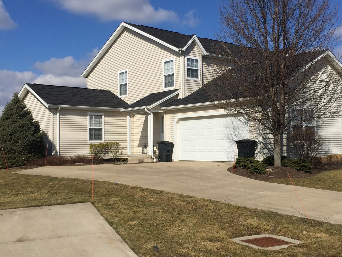 9366 Hickory Ridge Dr, Streetsboro, OH 44241 - Townhouse for Rent in