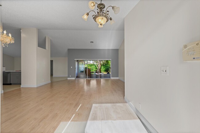 Building Photo - 1401 Hideaway Bend