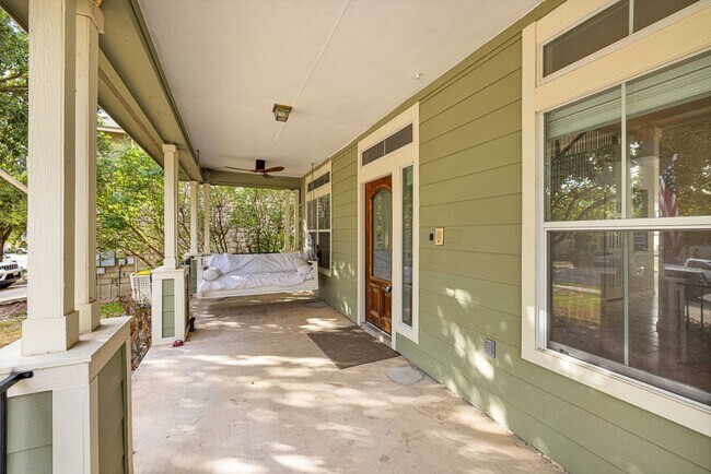 Foto del edificio - Spacious 4-Bedroom 4-Bathroom + Office in ...