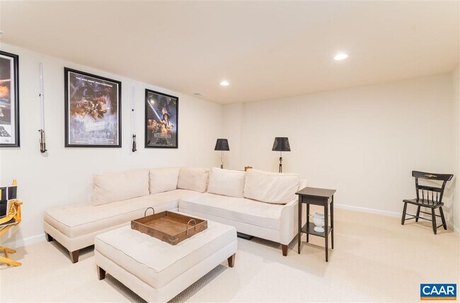 Building Photo - 816 Oval Park Ln