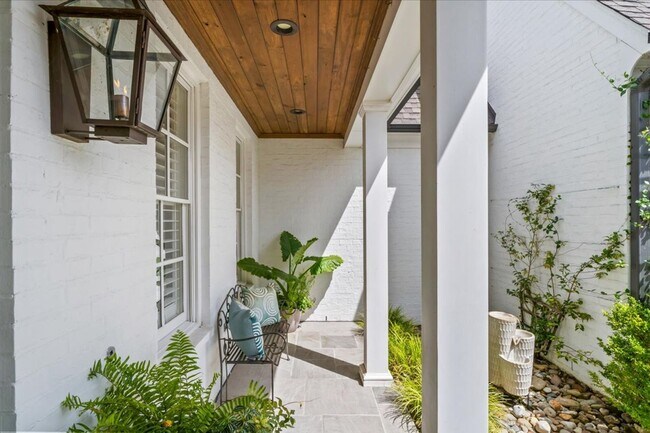 Foto del edificio - Unfurnished Luxury Home in Germantown with Lake Views & Wildlife