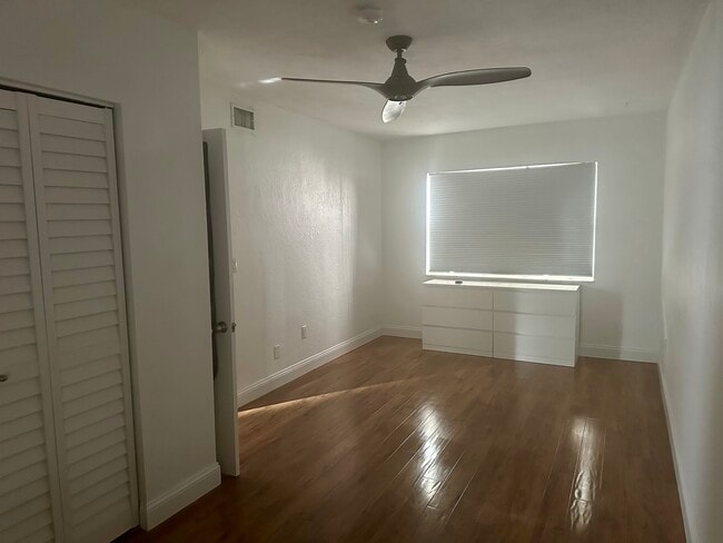 Building Photo - 210 Mendoza Ave